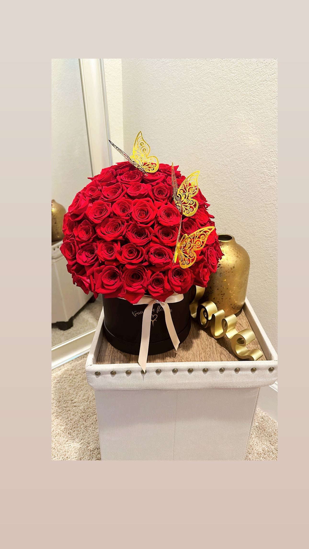Luxurious box 100 Roses