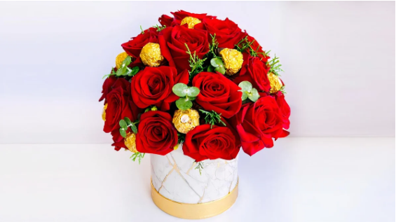 30 Roses Arrangement in vase ~ Arreglo en vase de 30 rosas