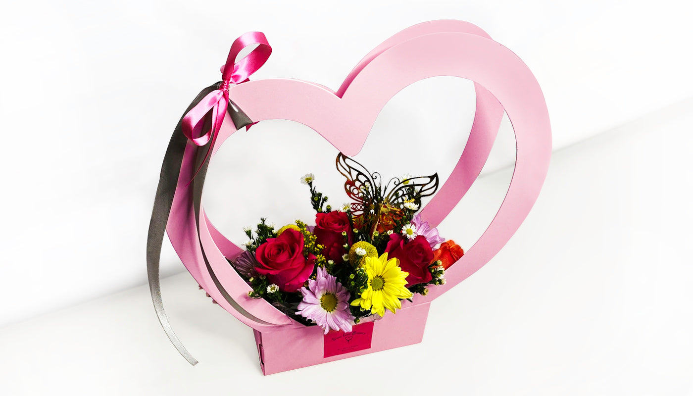 Pink Heart-Shape Box with Roses~ Caja corazon rosada con flores