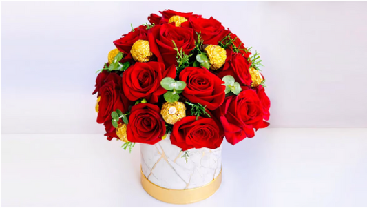 30 Roses Arrangement in vase ~ Arreglo en vase de 30 rosas