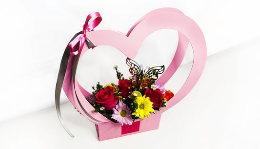 Pink Heart-Shape Box with Roses~ Caja corazon rosada con flores