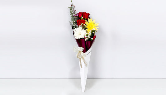 White box flower bunch with flower paper ~ Ramillete en caja blanca con papel de flores