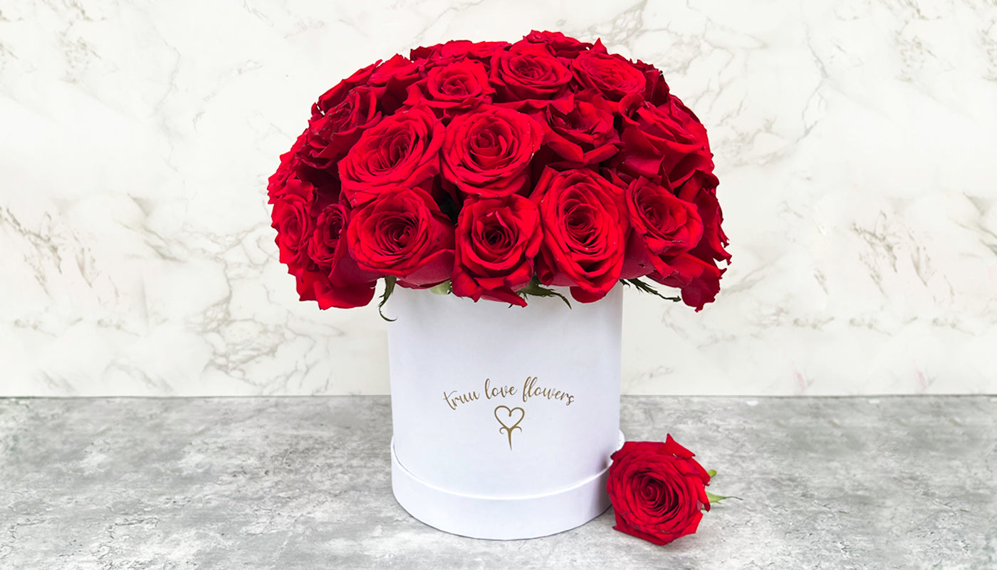 Beautiful 50 Roses Round Boxes