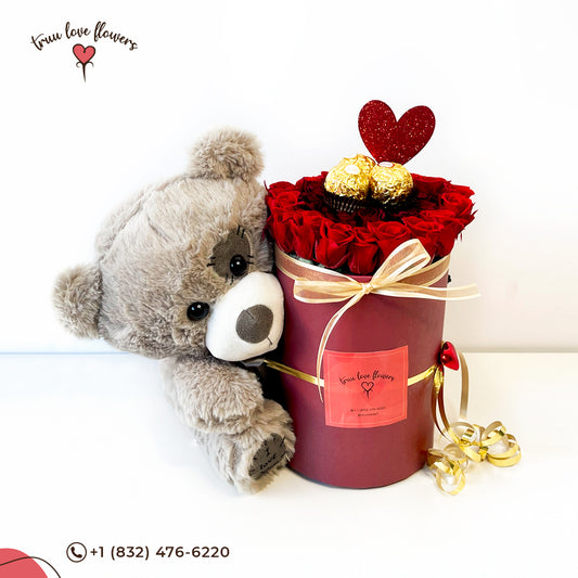 Red round box with eternity roses and a teddy bear ~ Caja roja con rosas eternas y peluche