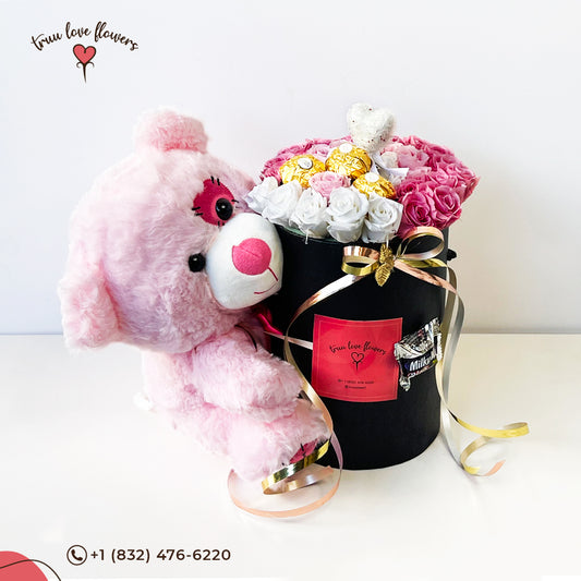 Black Round Box with eternity roses pink and white and teddy bear ~ Caja negra con rosas eternas blancas, rosada y oso de peluche